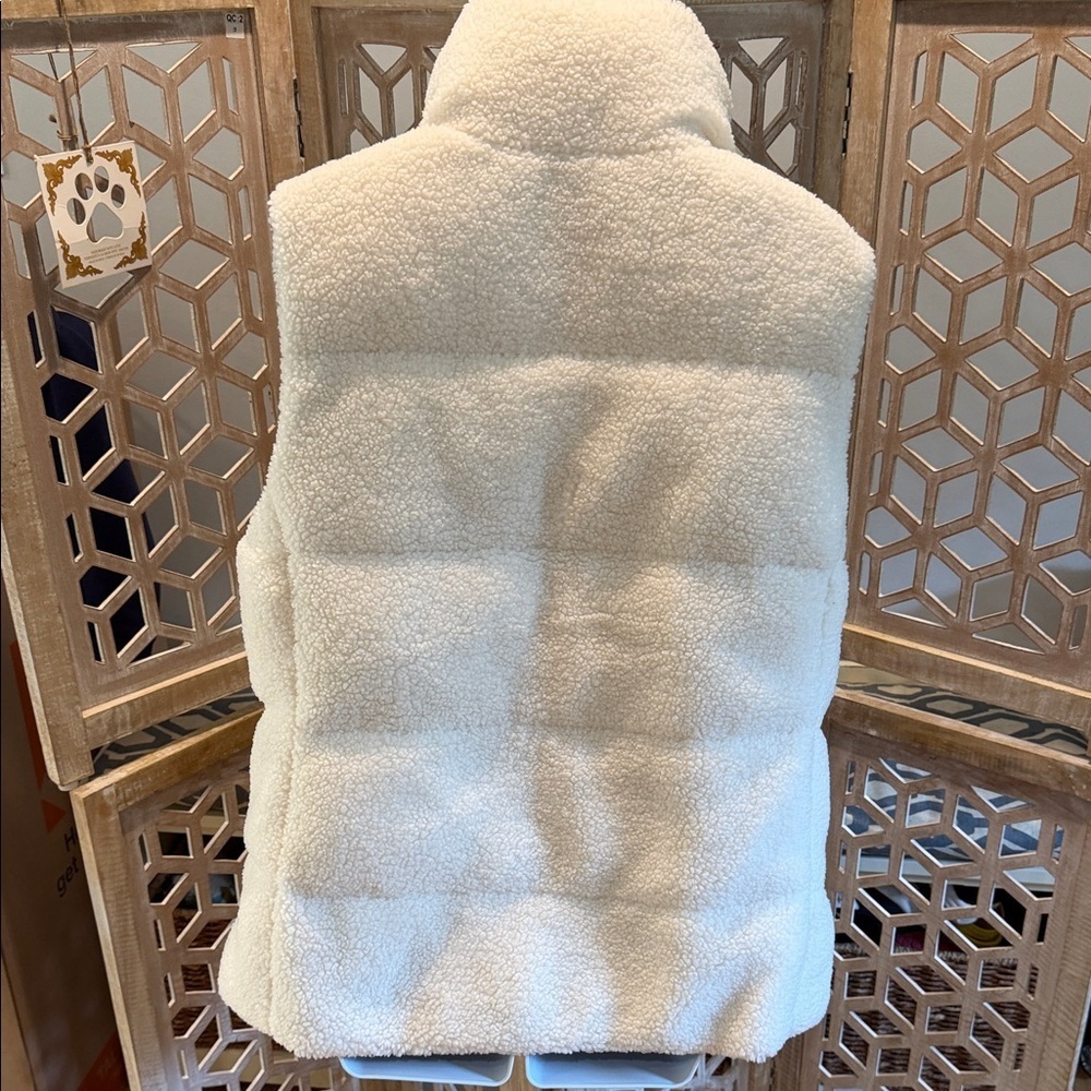 T by Talbots Quilted Sherpa Cream & Black Puffer Vest size Large - Picture 9 of 11